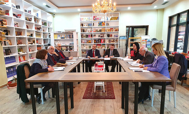 Redaksia e revistës shkencore-kulturore “Univers” diskuton mbi ecurinë e numrit 21