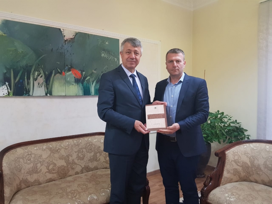 Përfaqësues të FSI Prishtinë përgëzojnë botimin e librit “Studime kontrastive mes arabishtes dhe shqipes në fushën e Fonologjisë”