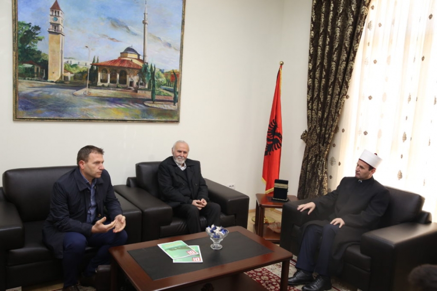 Drejtuesit e AIITC urojnë për detyrën kryetarin e ri të Komunitetit Mysliman të Shqipërisë