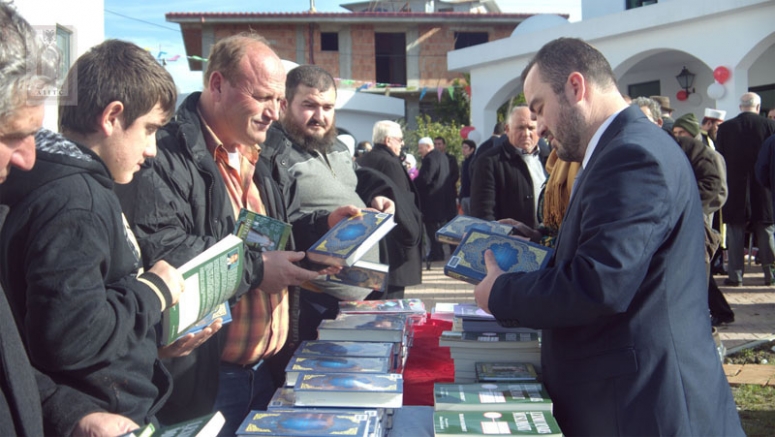 Projekti: “Dhuro një libër e fito një zemër”