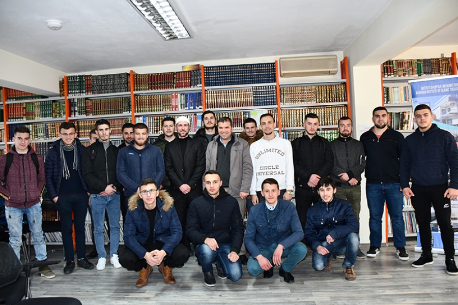 Edukimi shpirtëror dhe rëndësia e tij në jetën e individit – Takim studentor me teologun Ervin Qylafku –