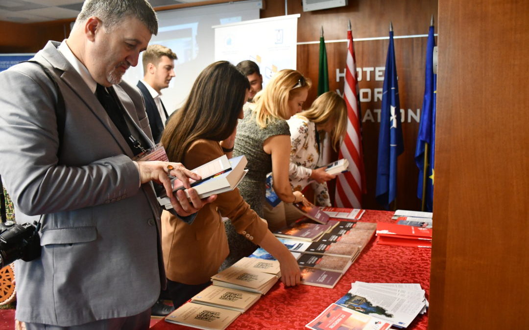 التبرع بمطبوعات المركز الألباني للفكر و الحضارة الإسلامية ، مساهمة مهمة في تعزيز الفكر الإسلامي بين الألبان.