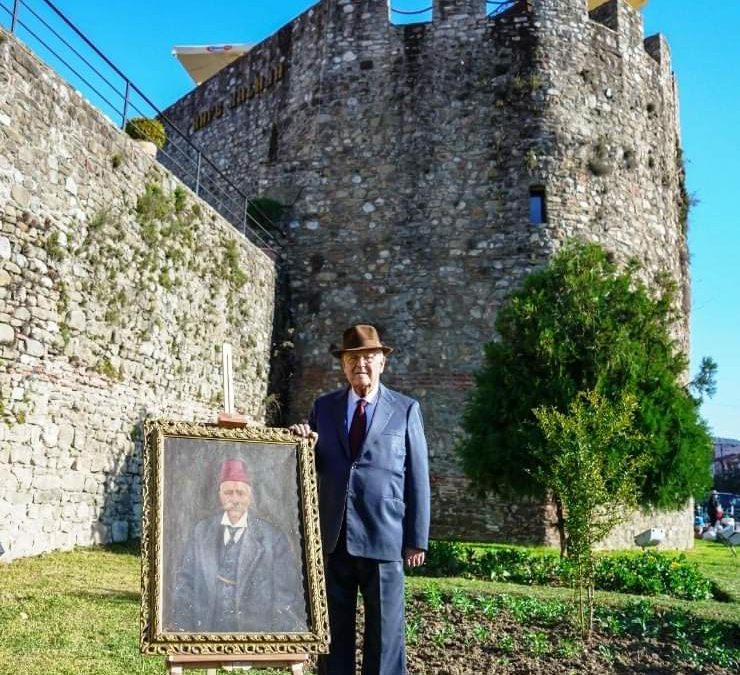 وفاة المفكر الألباني ألوش ساراتشي